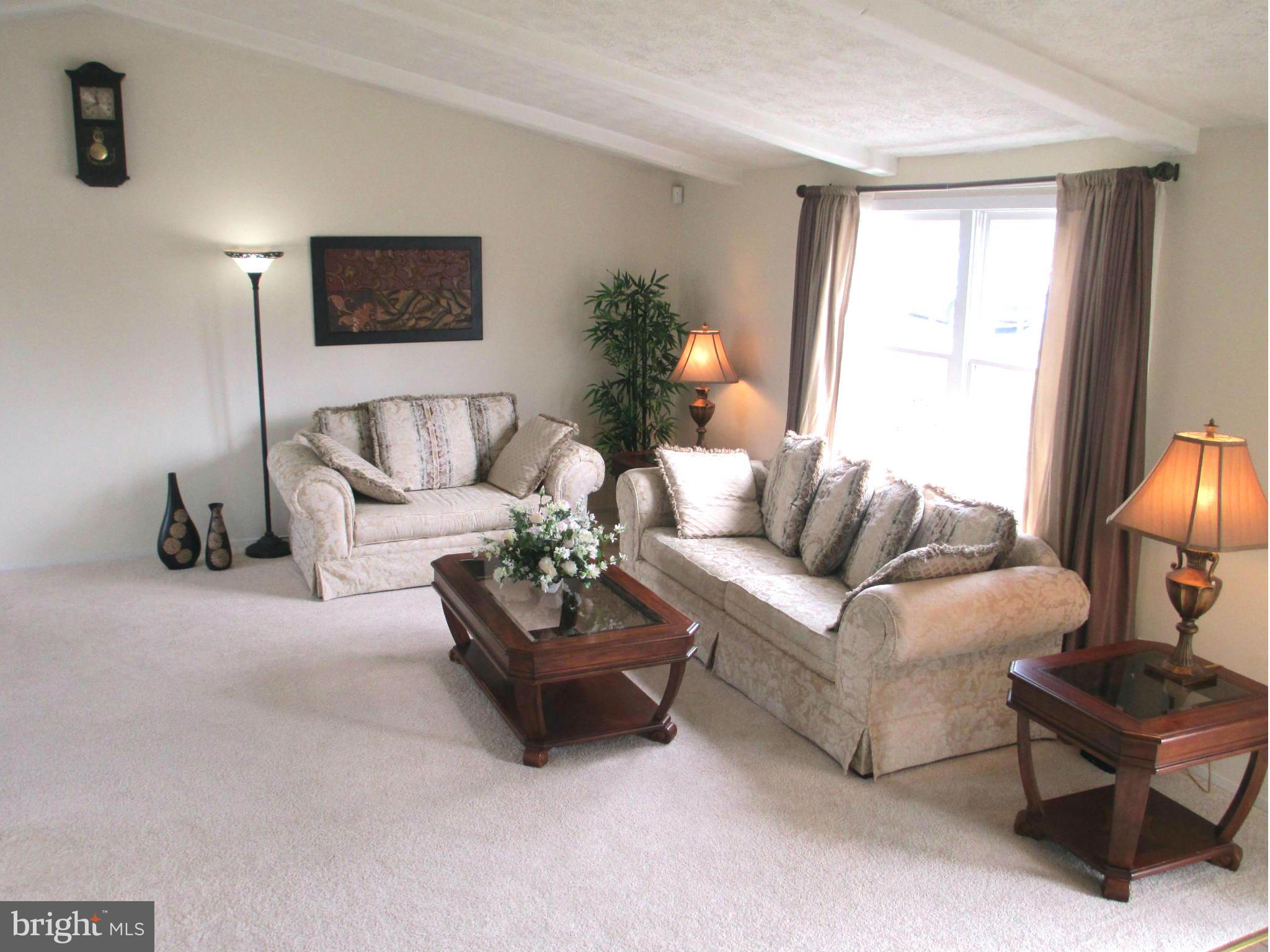 2 Roxburgh Court Baltimore, MD 21236 - Photo 3 of 22 Living Room