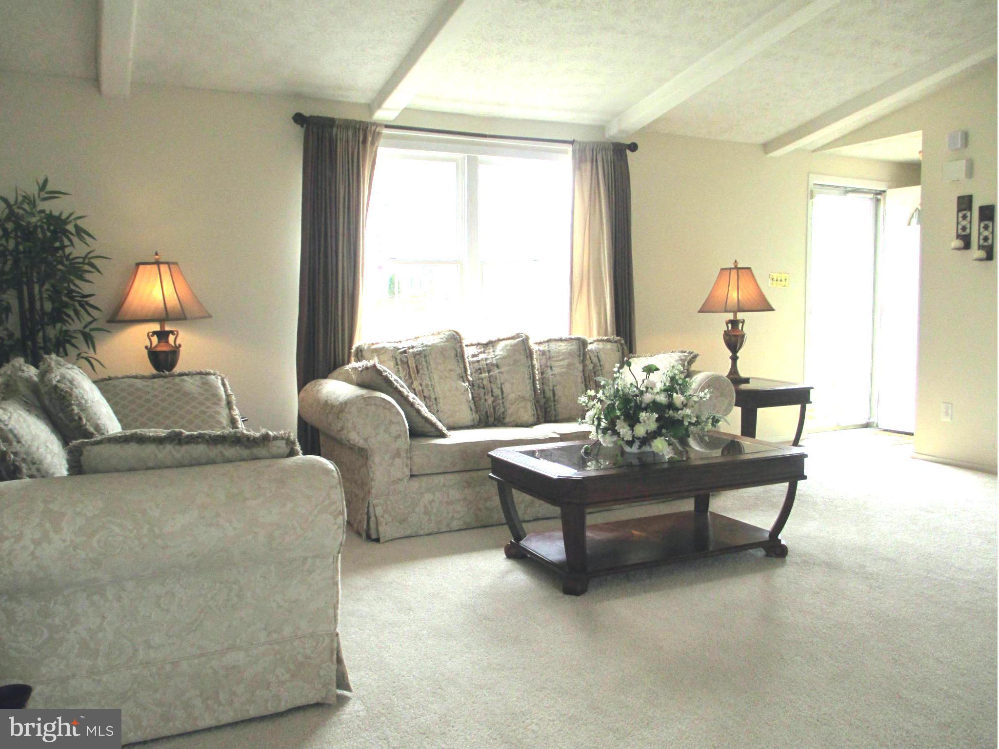 2 Roxburgh Court Baltimore, MD 21236 - Photo 4 of 22 Living Room