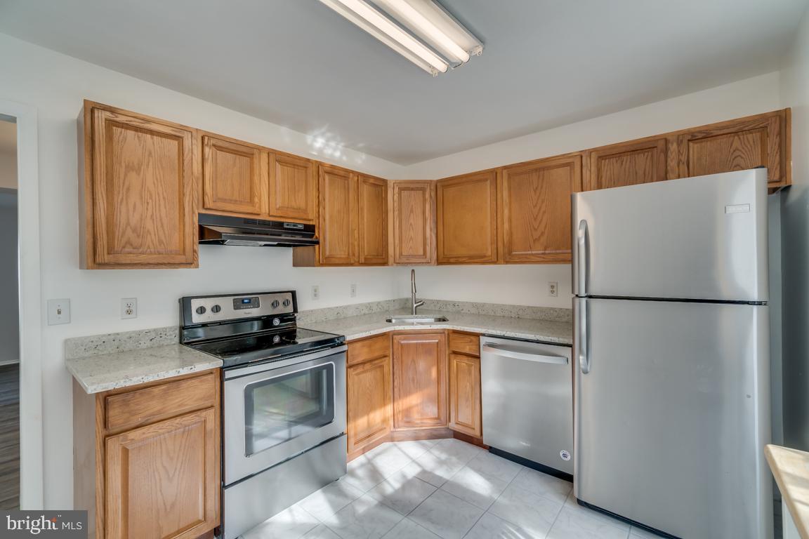 2364 Hunters Square Court Reston, VA 20191 - Photo 2 of 25 Updated Stainless Steel Kitchen