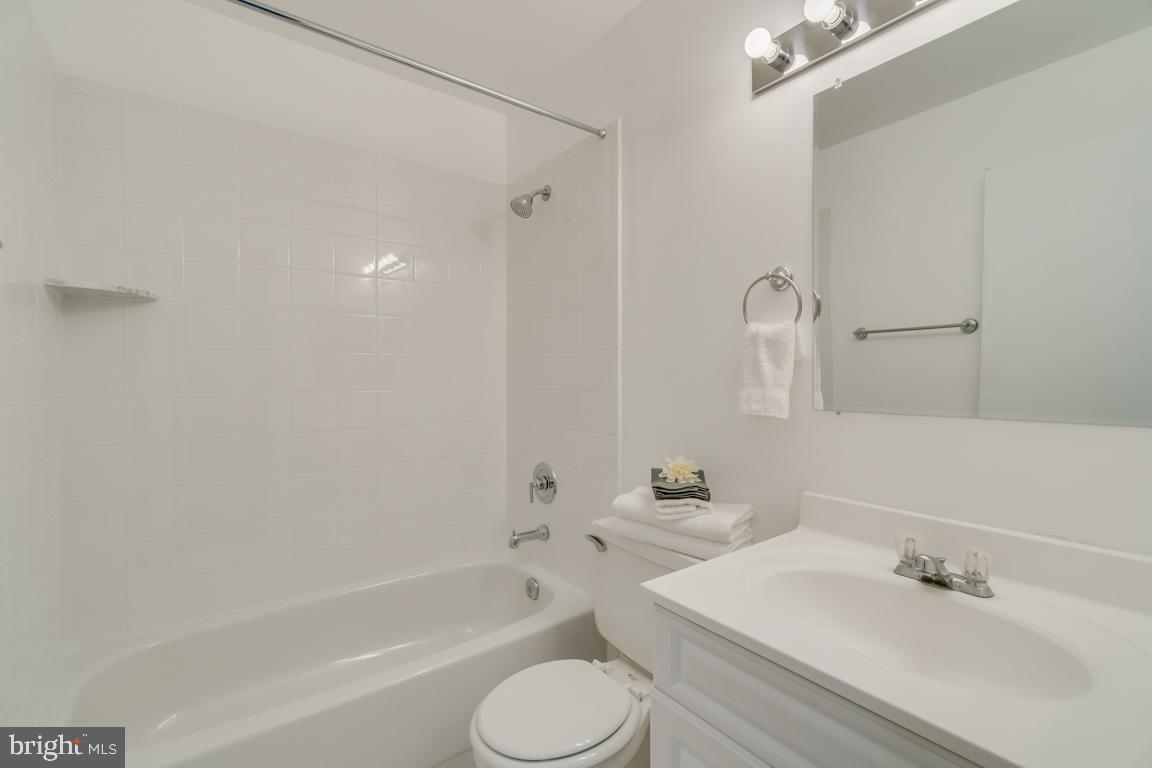 2364 Hunters Square Court Reston, VA 20191 - Photo 8 of 25 Upstairs Hallway Bathroom