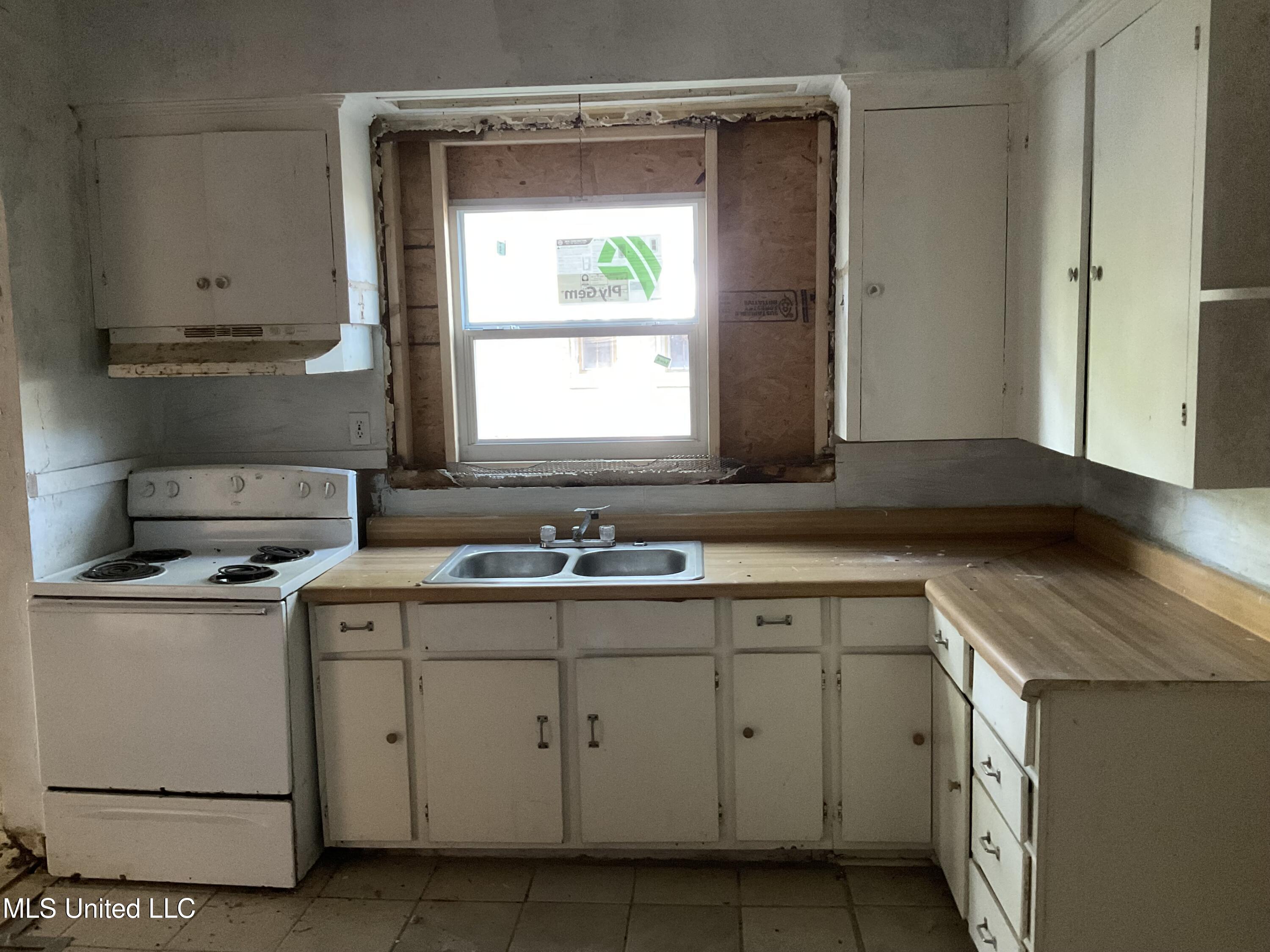 3779 Northview Drive Jackson, MS 39206 - Photo 6 of 11 IMG_8371