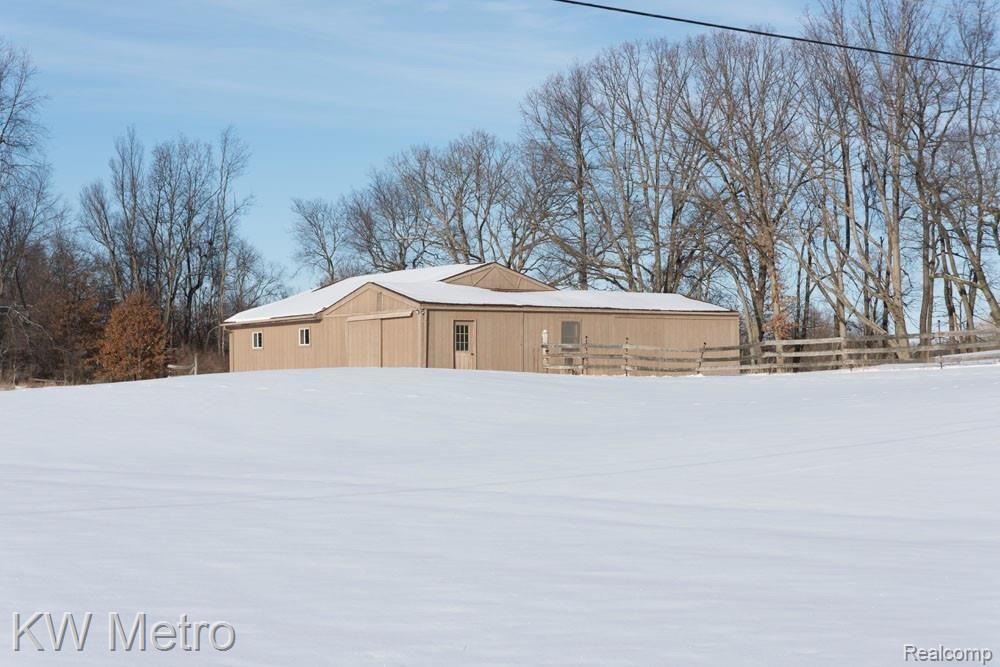 9220 Kier Road Holly, MI 48442 - Photo 10 of 35 Barn
