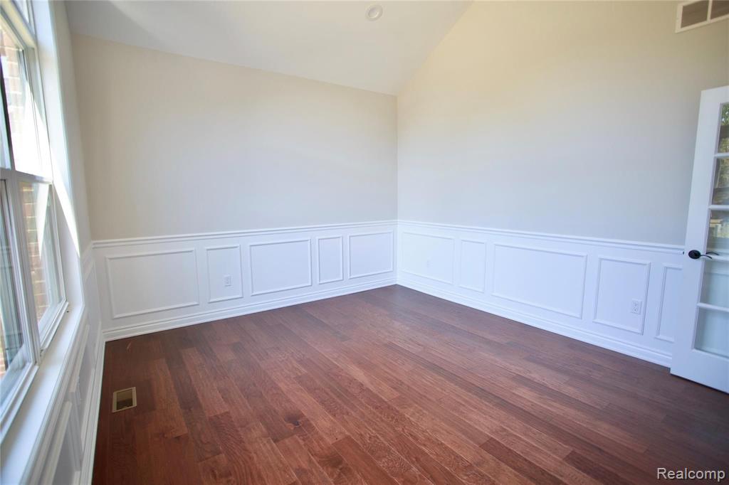 1217 Bloomer Road Rochester Hills, MI 48307 - Photo 23 of 42