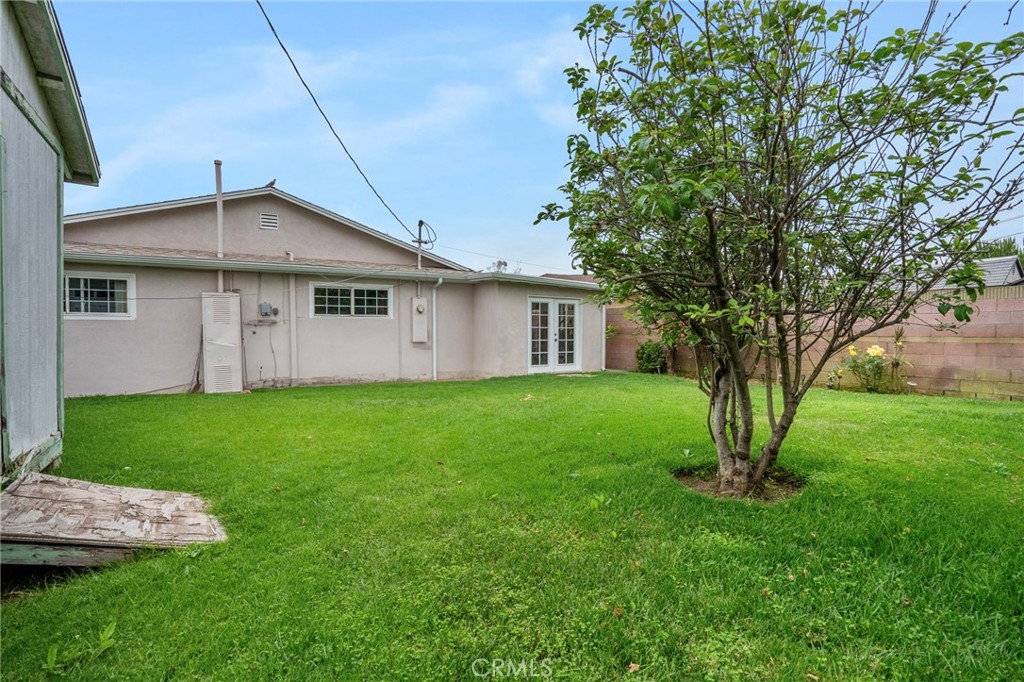 415 South Taper Avenue Compton, CA 90220 - Photo 25 of 32 a view of a backyard with plants and large tree