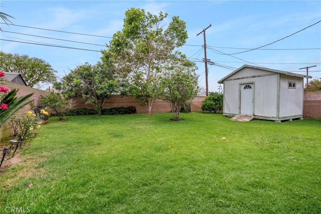 415 South Taper Avenue Compton, CA 90220 - Photo 28 of 32 a view of a house with backyard and garden