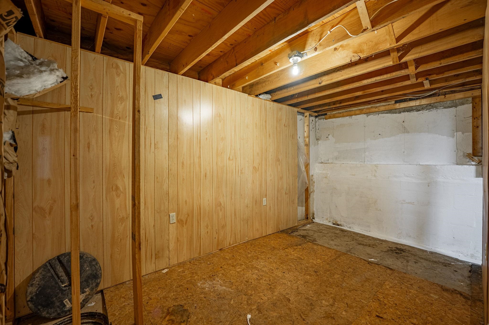 729 West Perry Street Belvidere, IL 61008 - Photo 23 of 27 a view of a garage