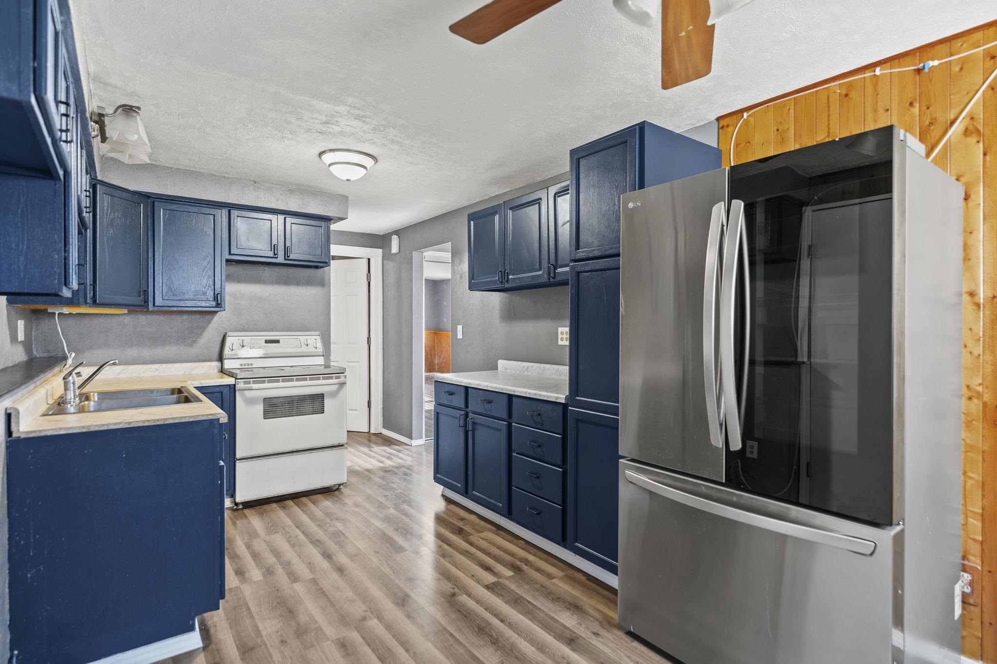 729 West Perry Street Belvidere, IL 61008 - Photo 10 of 27 a kitchen with granite countertop a refrigerator stove and sink