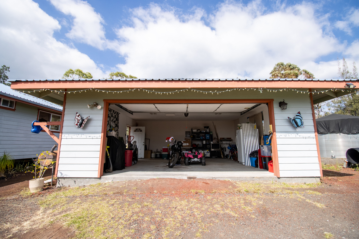 92-8901 Tiki Lane Ocean View, HI 96704 - Photo 11 of 24 a view of a garage