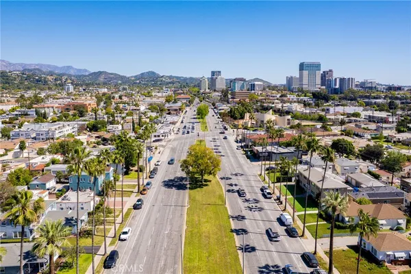$1,299,000 | 656 West Glenoaks Boulevard, Glendale, CA 91202