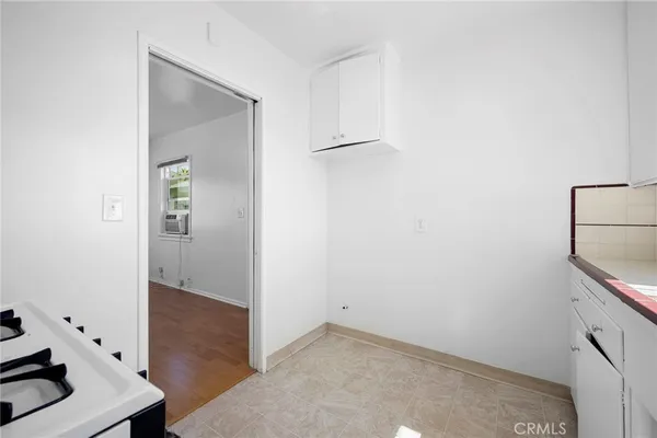 a view of utility room