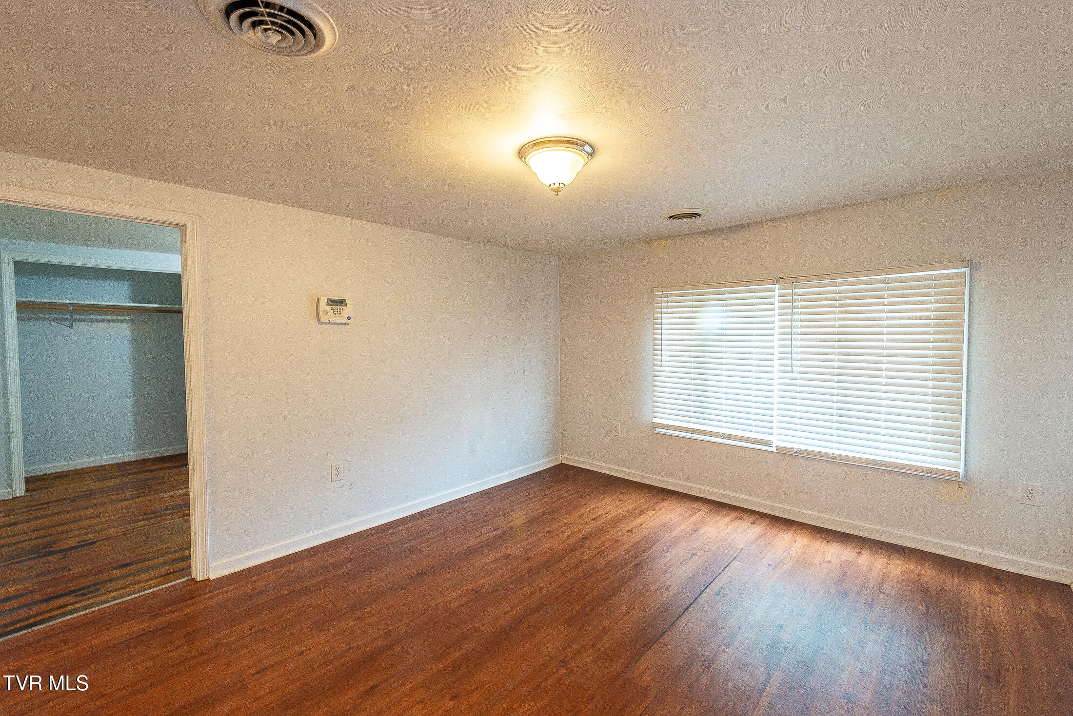 524 Old Beason Well Road Kingsport, TN 37660 - Photo 8 of 22 DSC_0373
