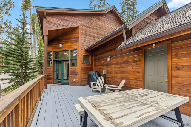a wooden bench sitting in front of a building