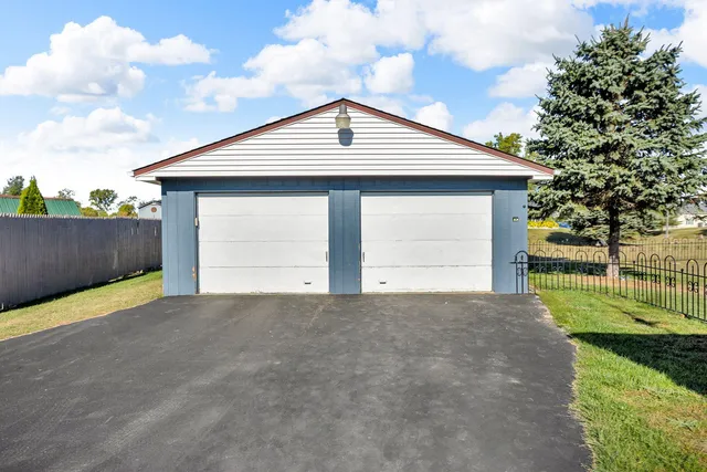 $229,400 | 10400 Ferris Court, Cement City, MI 49233