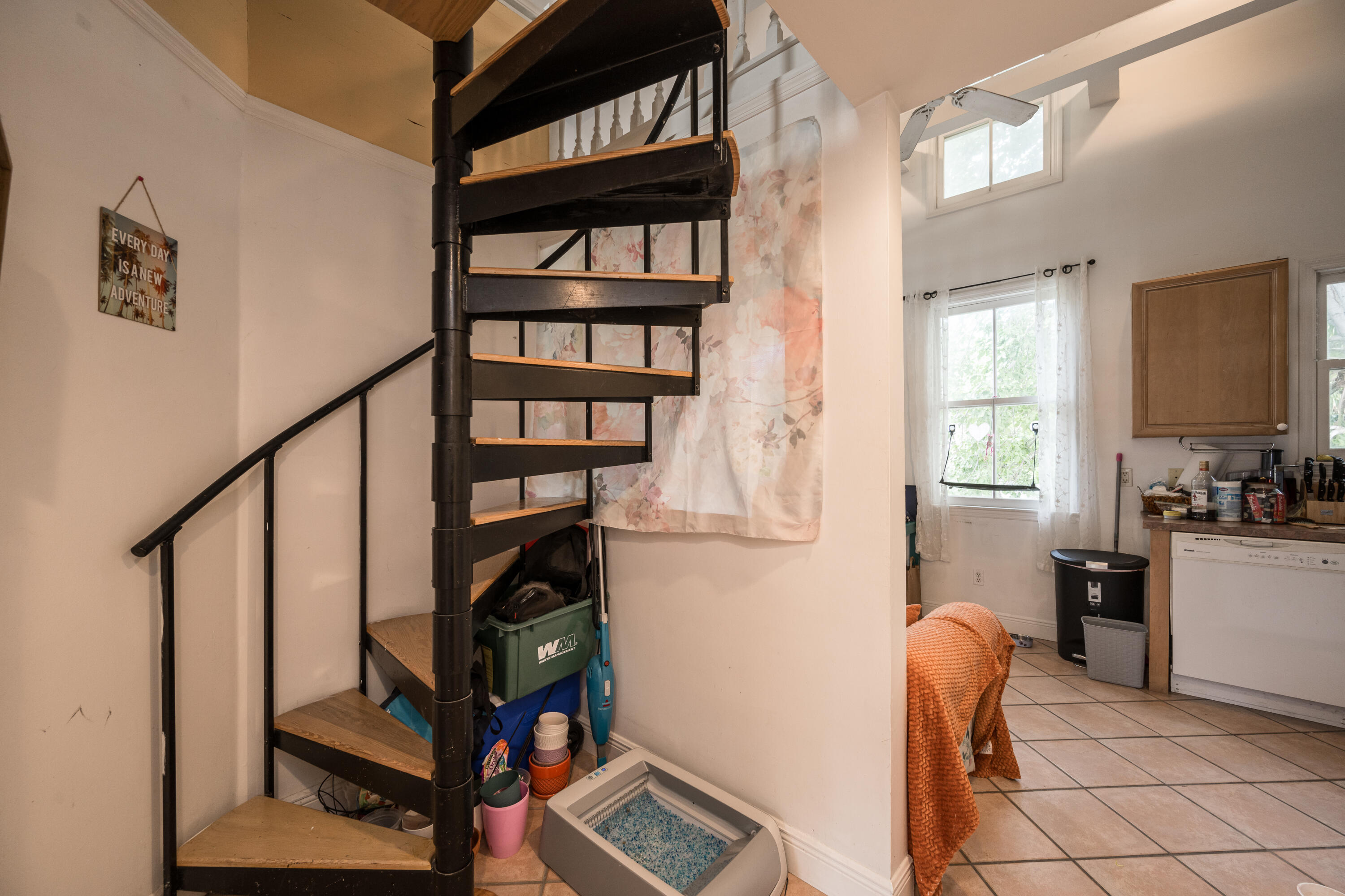 405 Petronia Street Key West, FL 33040 - Photo 23 of 47 a view of an entryway with workspace