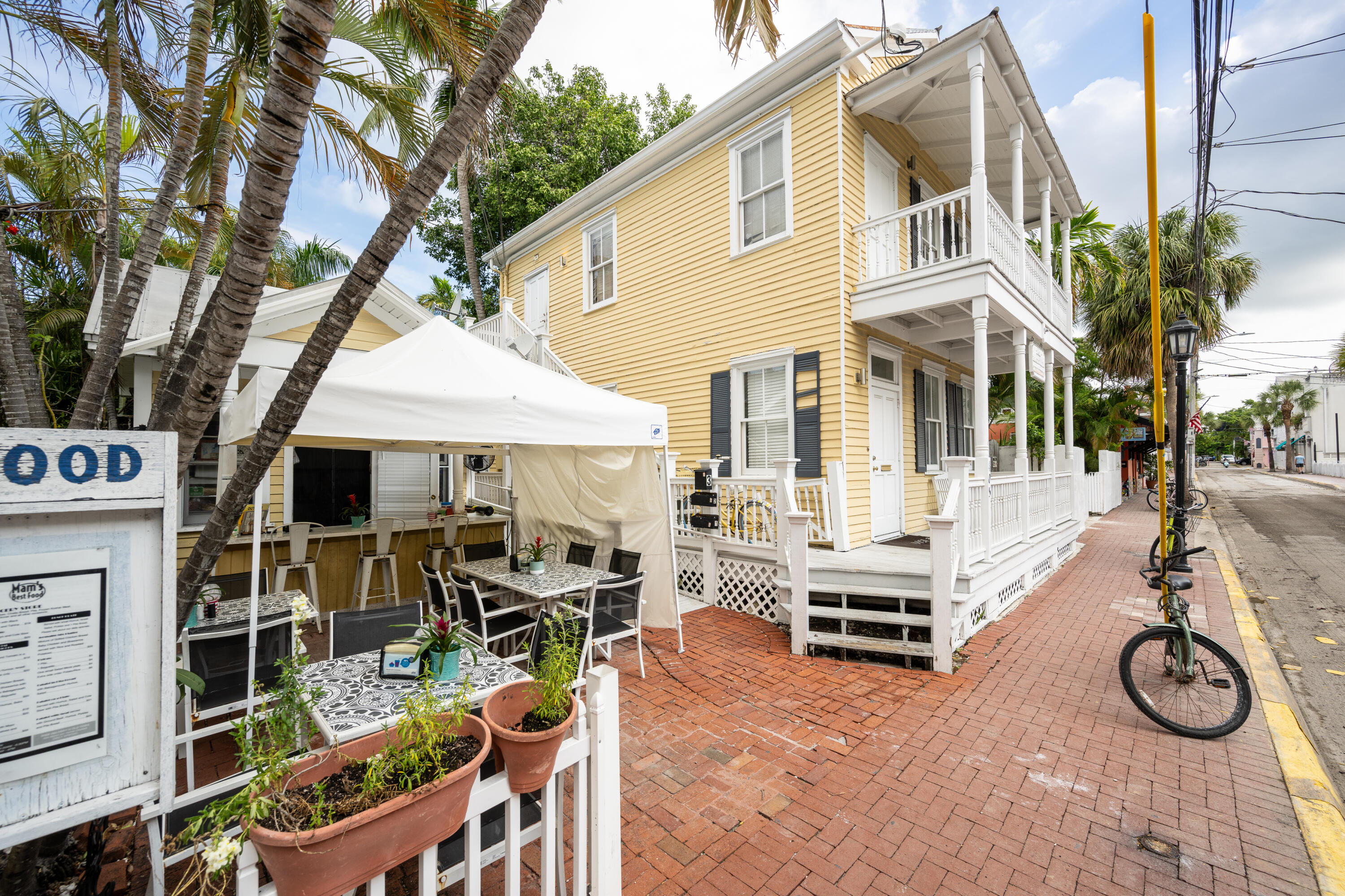 405 Petronia Street Key West, FL 33040 - Photo 9 of 47 a view of a house with backyard and sitting area