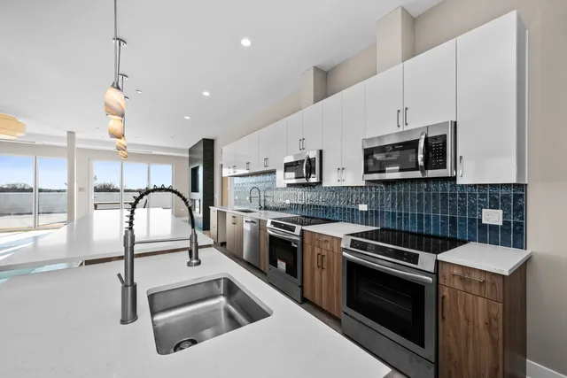 $453,114 | 839 Madison Street, Unit 503, Oak Park, IL 60302