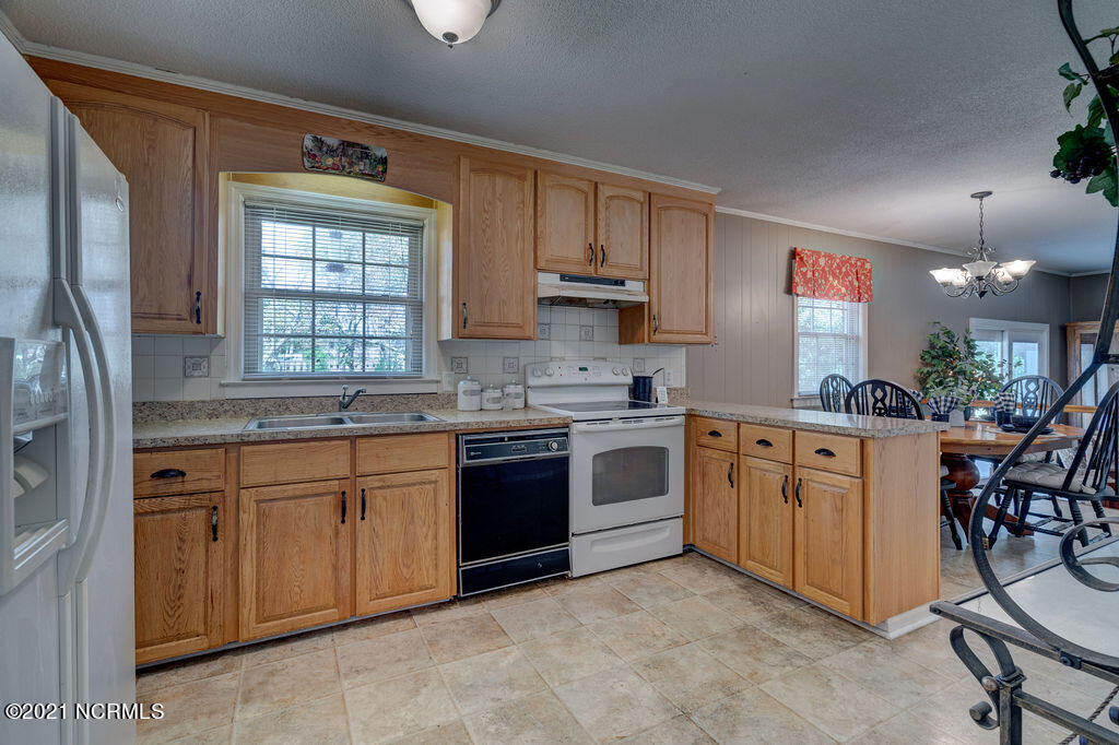 4609 Riplee Drive Wilmington, NC 28405 - Photo 12 of 37 4609RipleeEdit-20