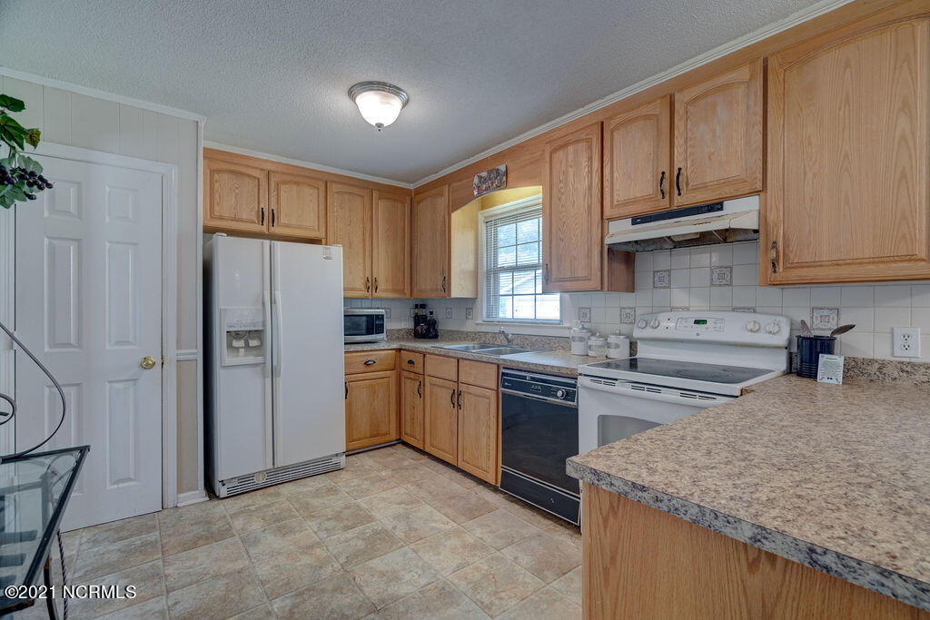 4609 Riplee Drive Wilmington, NC 28405 - Photo 13 of 37 4609RipleeEdit-21