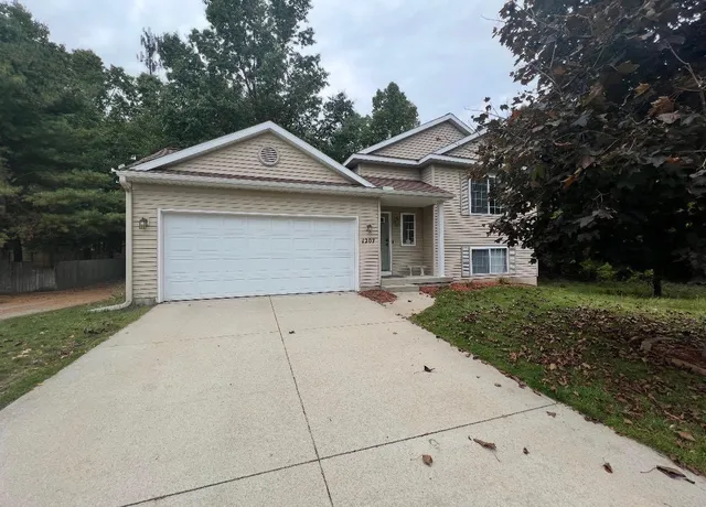 $280,000 | 1207 Cedarwood Street, Greenville, MI 48838