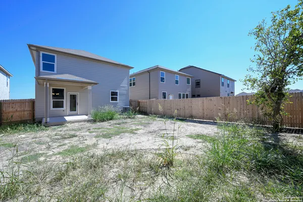a view of a house with a yard and front area