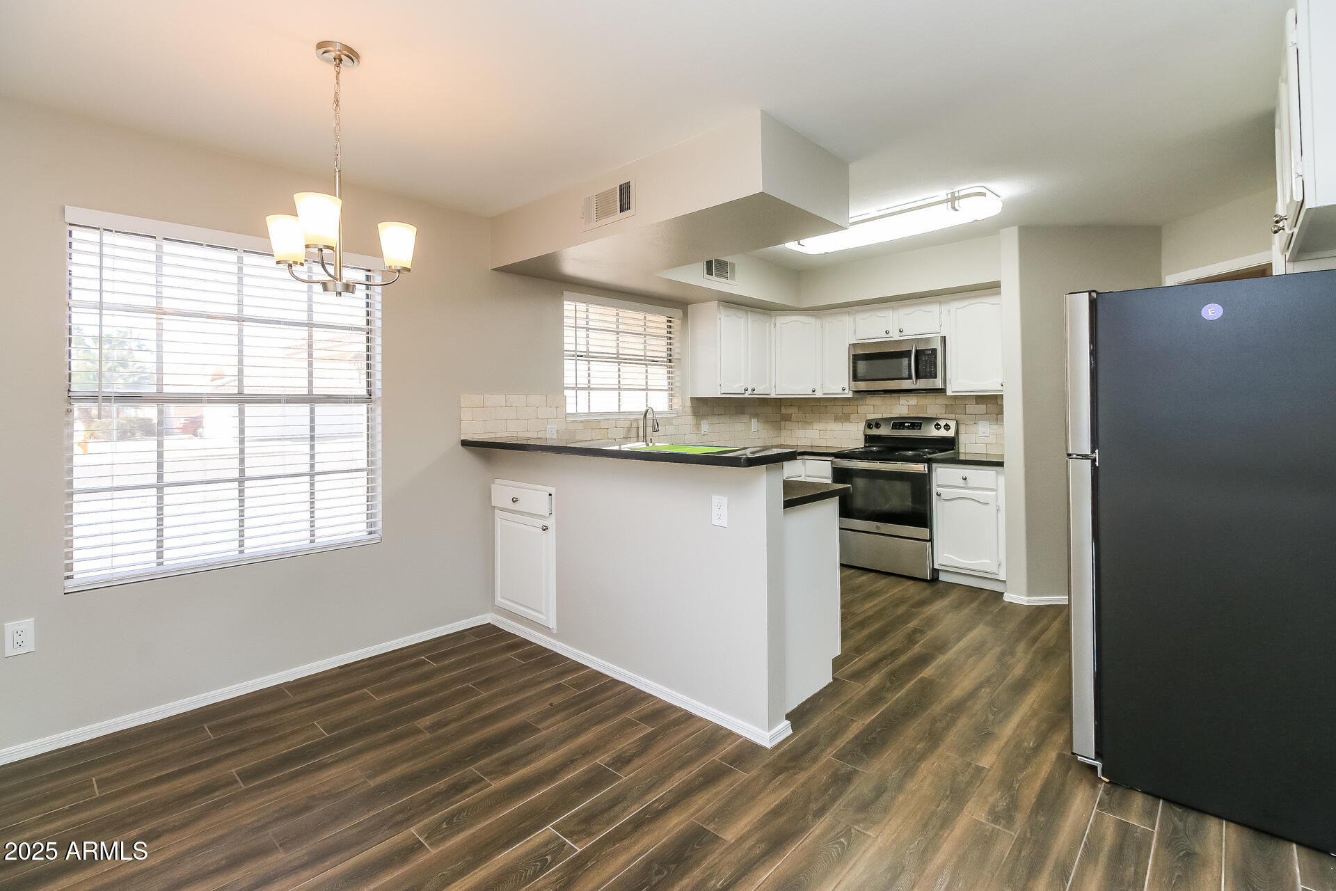 371 S. Comanche Dr. Chandler, AZ 85224 - Photo 4 of 15 4 dining room