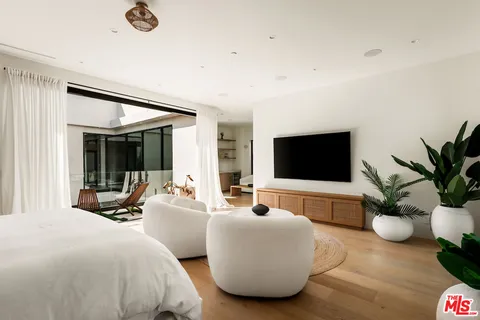 $4,195,000 | 839 North Genesee Avenue, Los Angeles, CA 90046