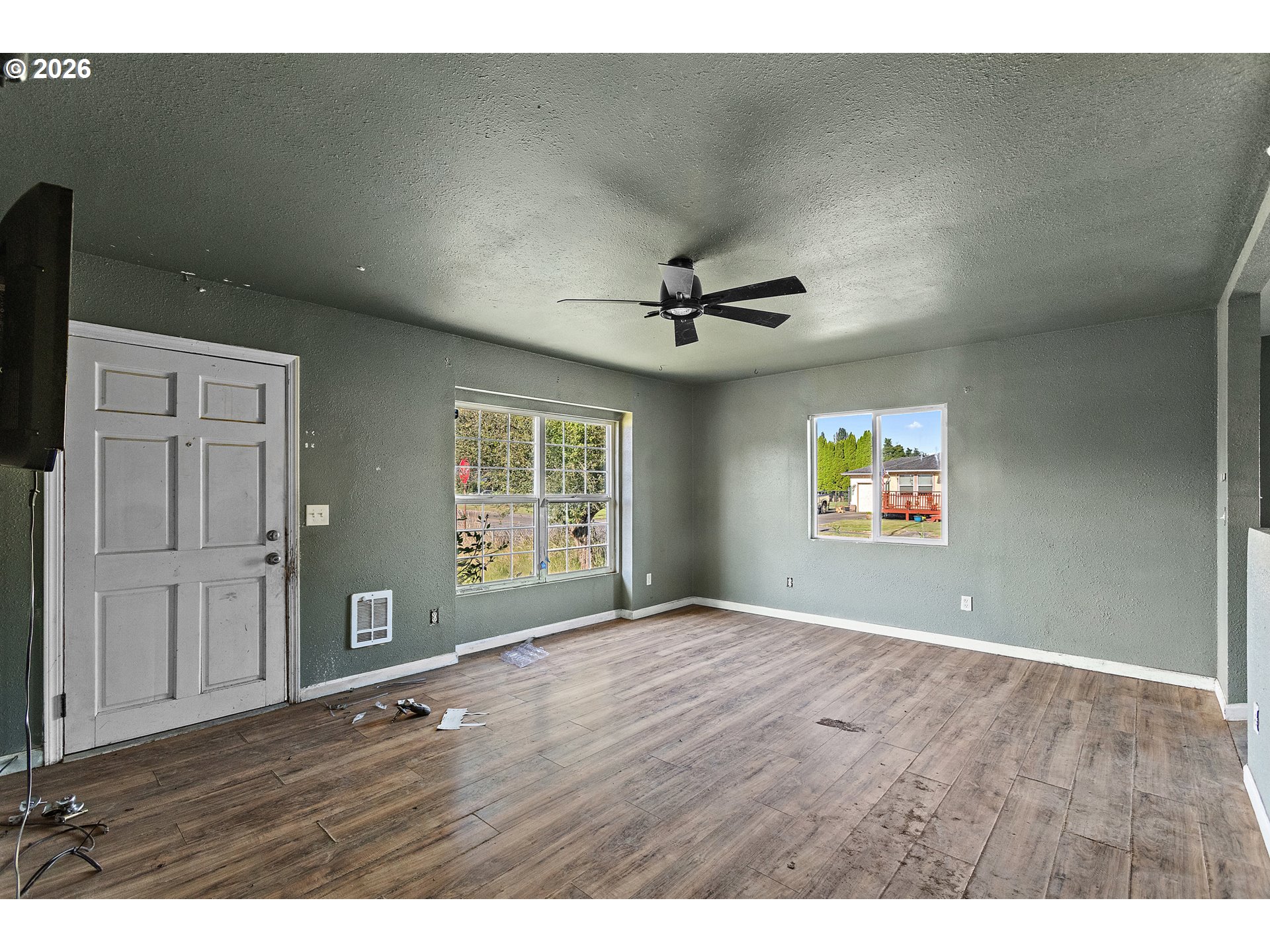 3176 Florida Street Longview, WA 98632 - Photo 3 of 25 Living Room