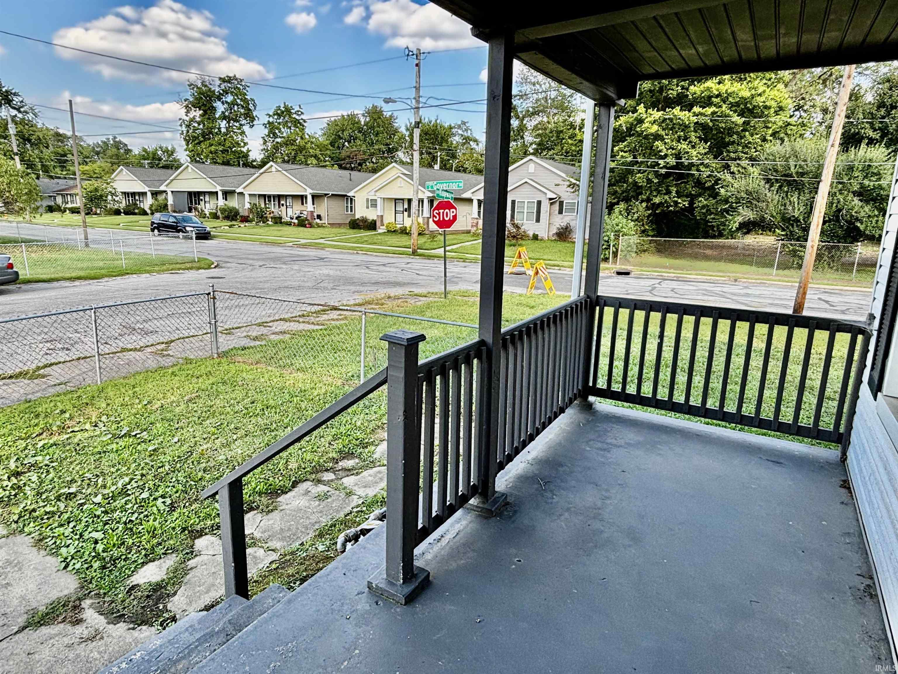 327 Ridgeway Avenue Evansville, IN 47713 - Photo 3 of 21