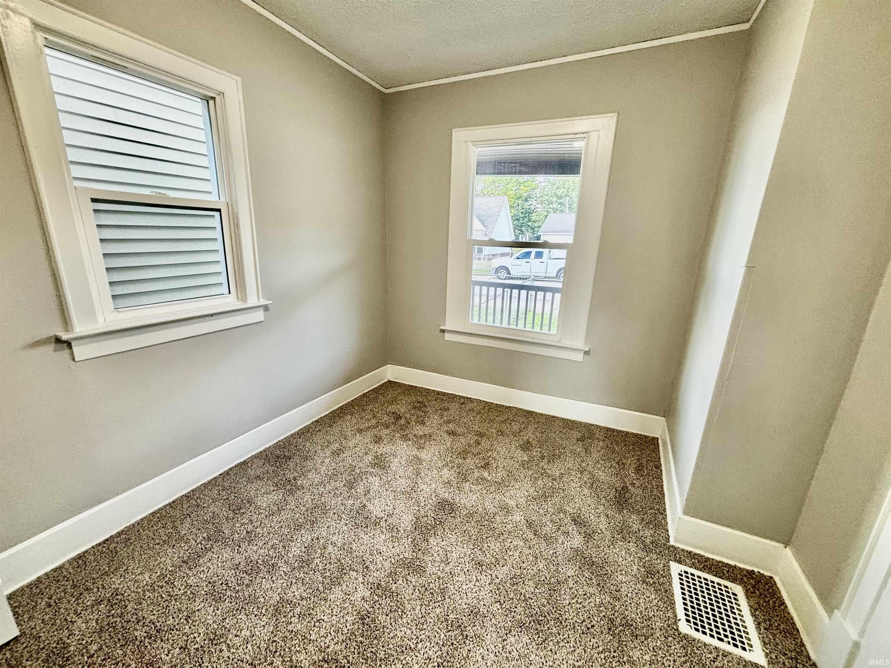 327 Ridgeway Avenue Evansville, IN 47713 - Photo 9 of 21