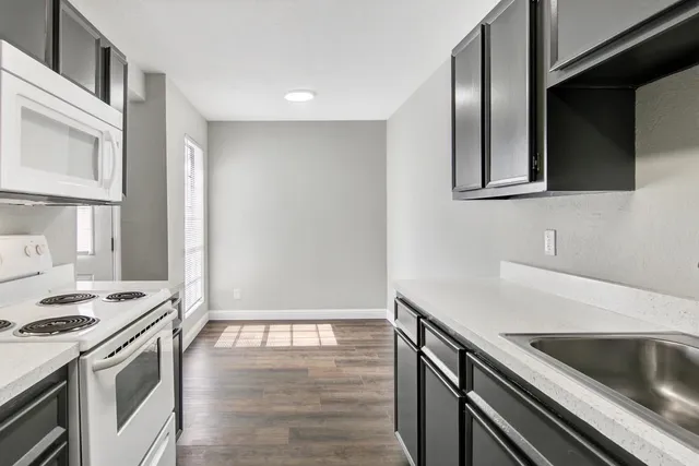 $825 | 4335 Crow Road, Beaumont, TX 77706