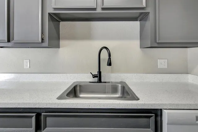 $825 | 4335 Crow Road, Beaumont, TX 77706