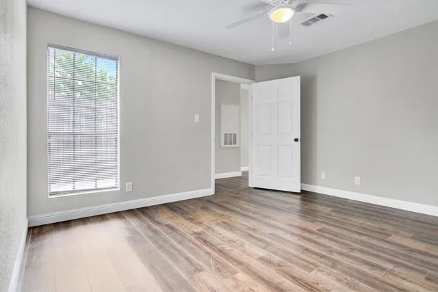 $825 | 4335 Crow Road, Beaumont, TX 77706