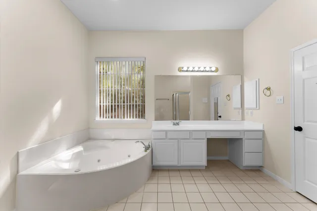 a view of walk in closet