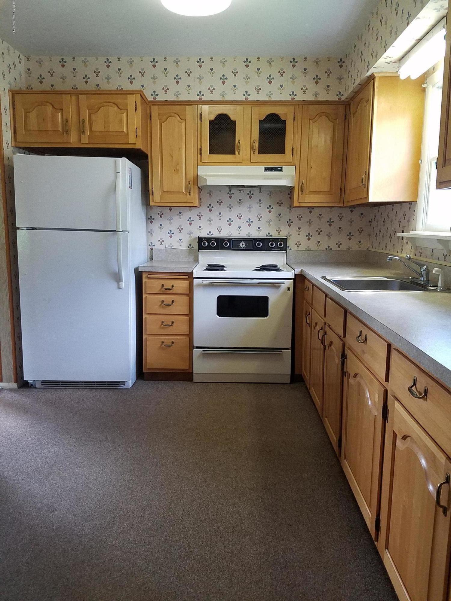 18 Brooke Road Brick, NJ 08724 - Photo 4 of 10 Eat-in kitchen