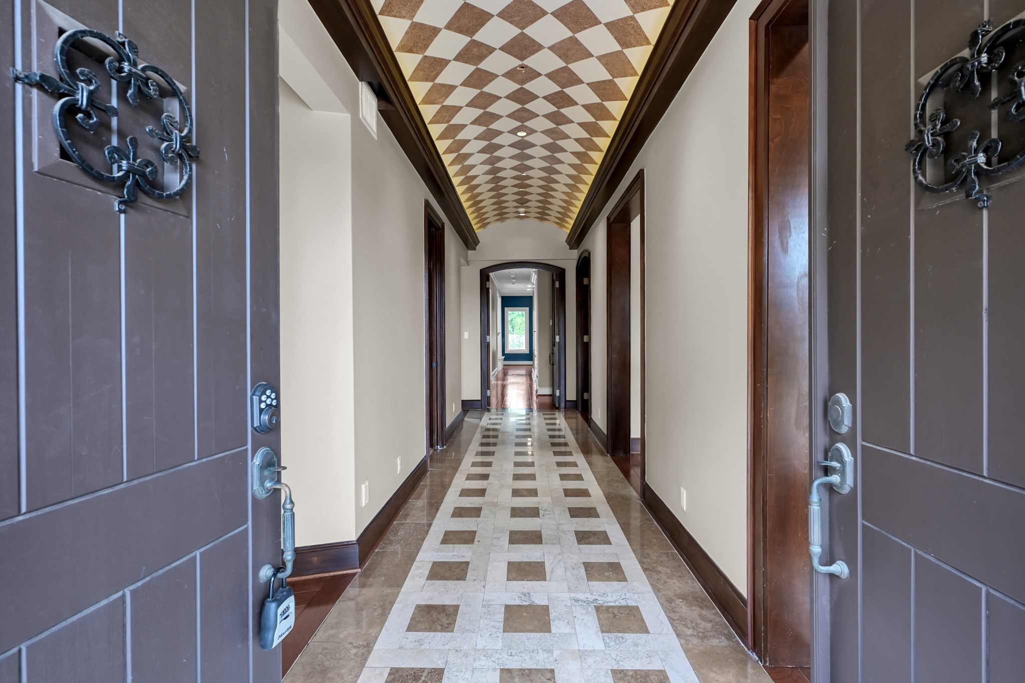 9602 Chatfield Street Houston, TX 77025 - Photo 4 of 48 a view of entryway