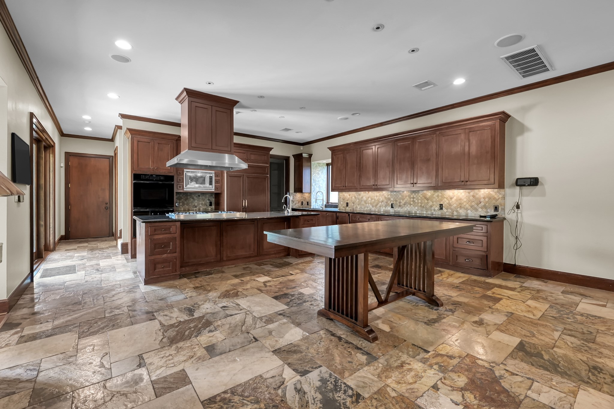 9602 Chatfield Street Houston, TX 77025 - Photo 8 of 48 a kitchen with stainless steel appliances kitchen island granite countertop a refrigerator and a sink