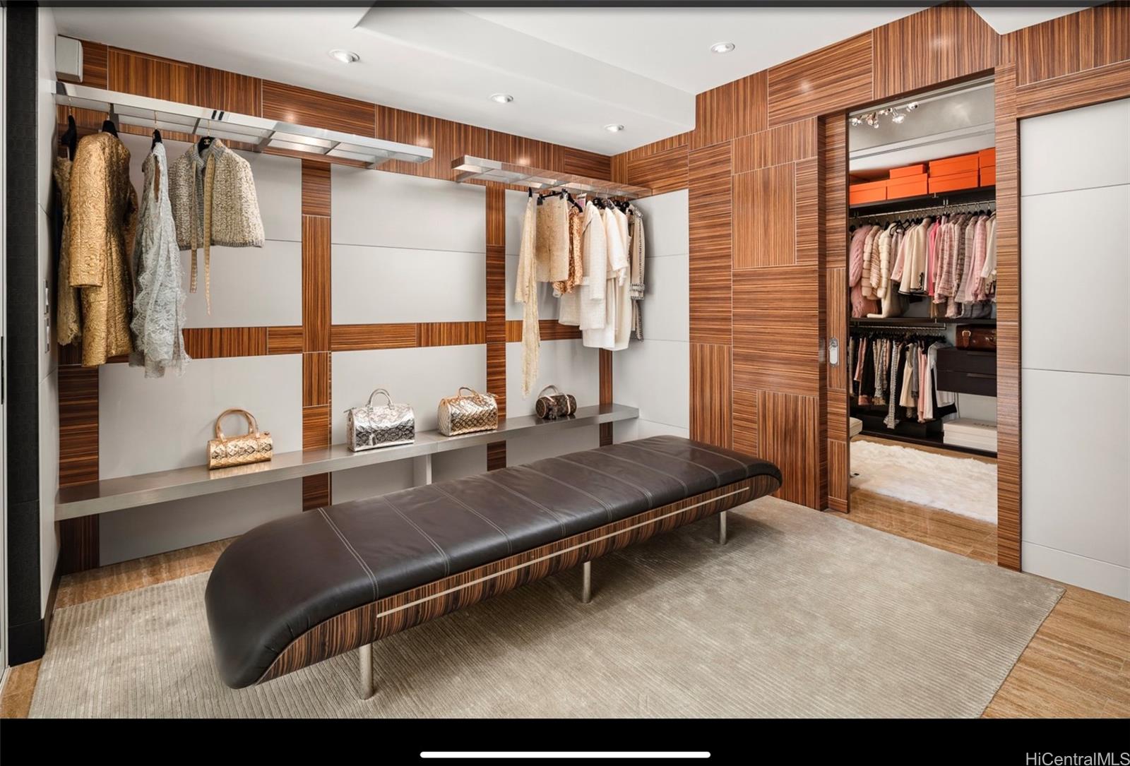 360 Puuikena Drive Honolulu, HI 96821 - Photo 6 of 20 One of many walk-in closets.