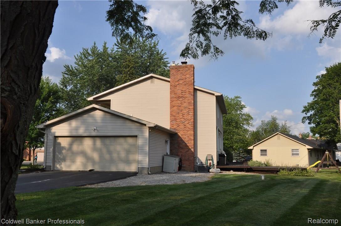 5112 North Georgetown Road Grand Blanc, MI 48439 - Photo 27 of 27 DSC_0391.JPG