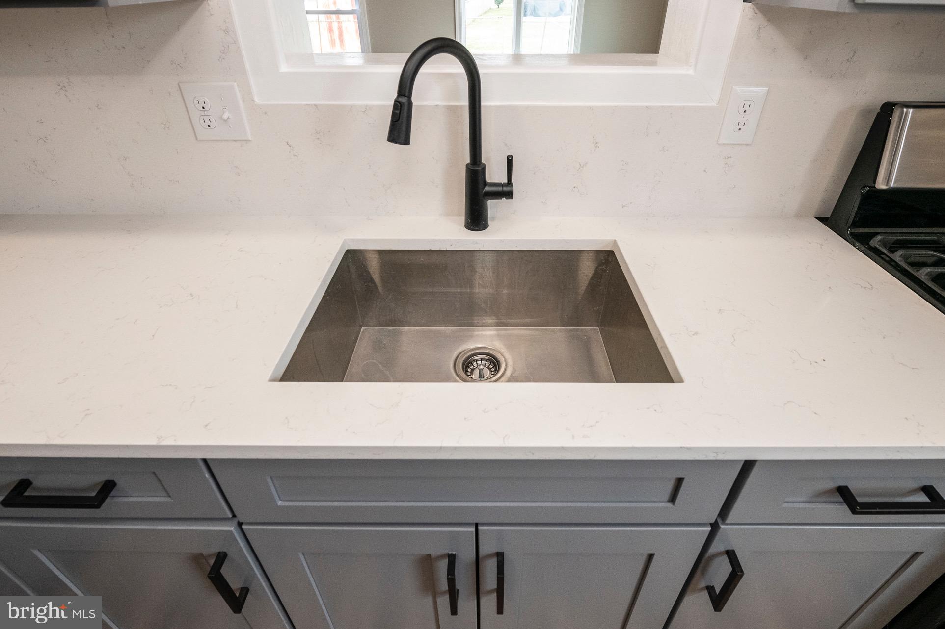 510 Bonsall Road Ridley Park, PA 19078 - Photo 19 of 53 Correa quartz with full slab Backsplash