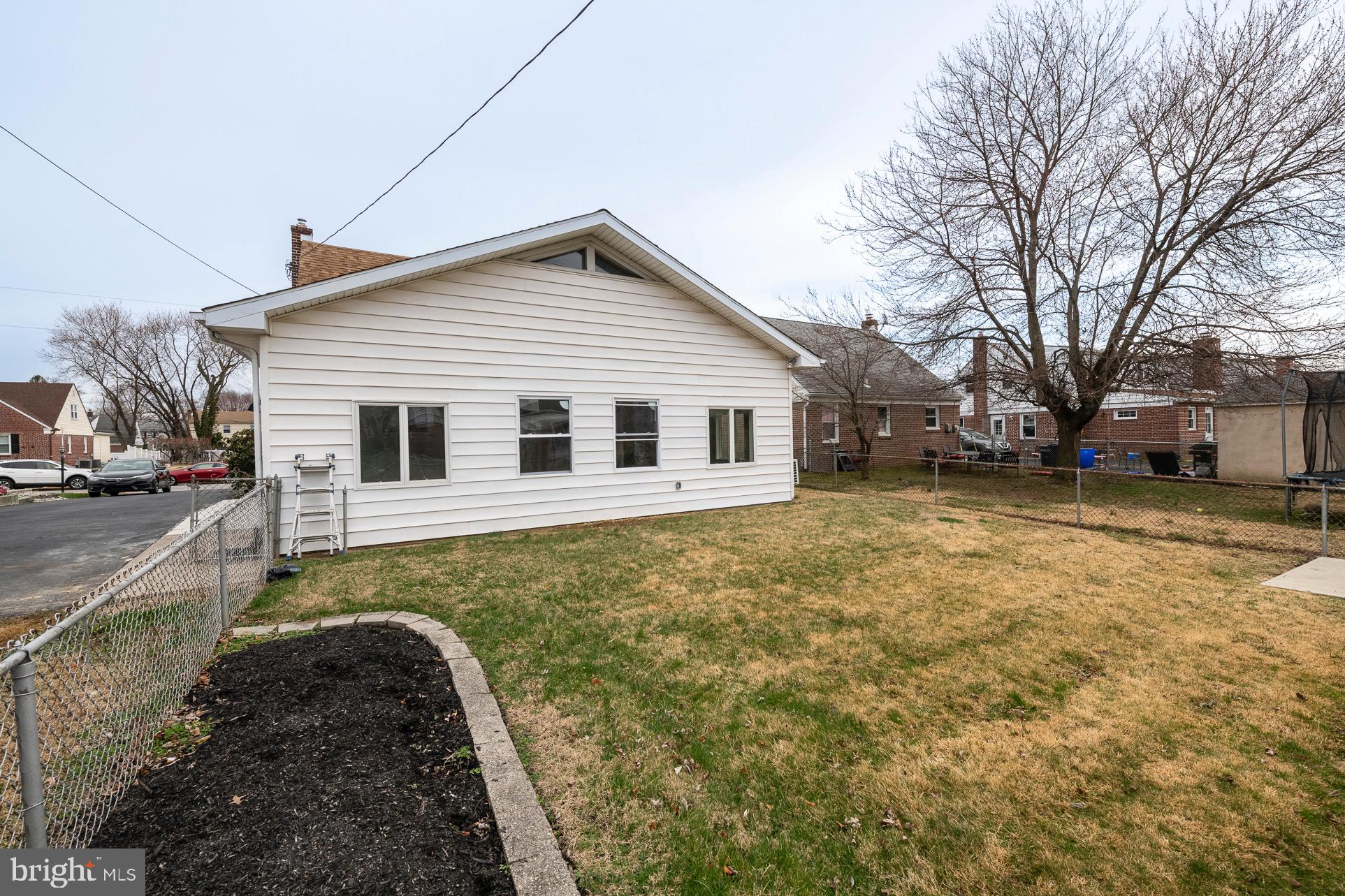 510 Bonsall Road Ridley Park, PA 19078 - Photo 8 of 53 yard and flower bed