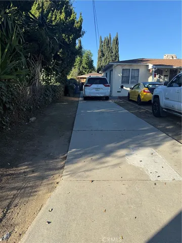 a view of yard with seating space