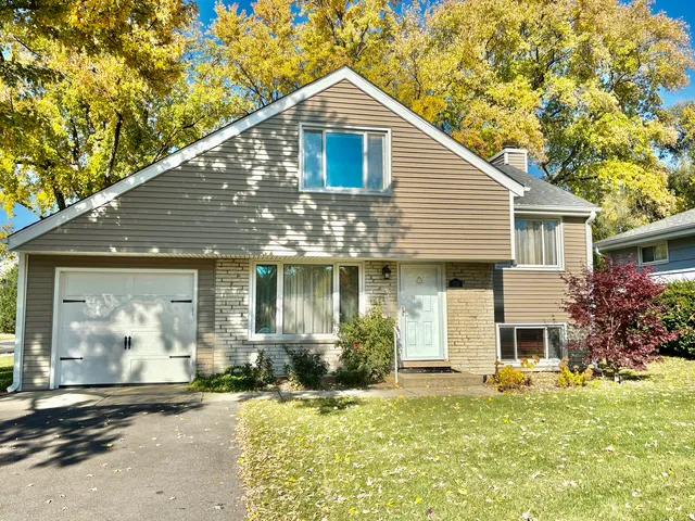 $400,000 | 758 Maple Avenue, Lisle, IL 60532