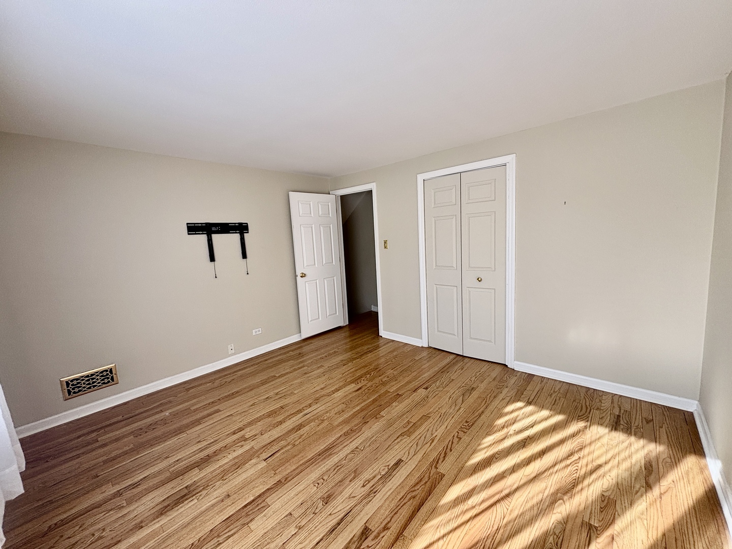 758 Maple Avenue Lisle, IL 60532 - Photo 17 of 31 a view of empty room with wooden floor
