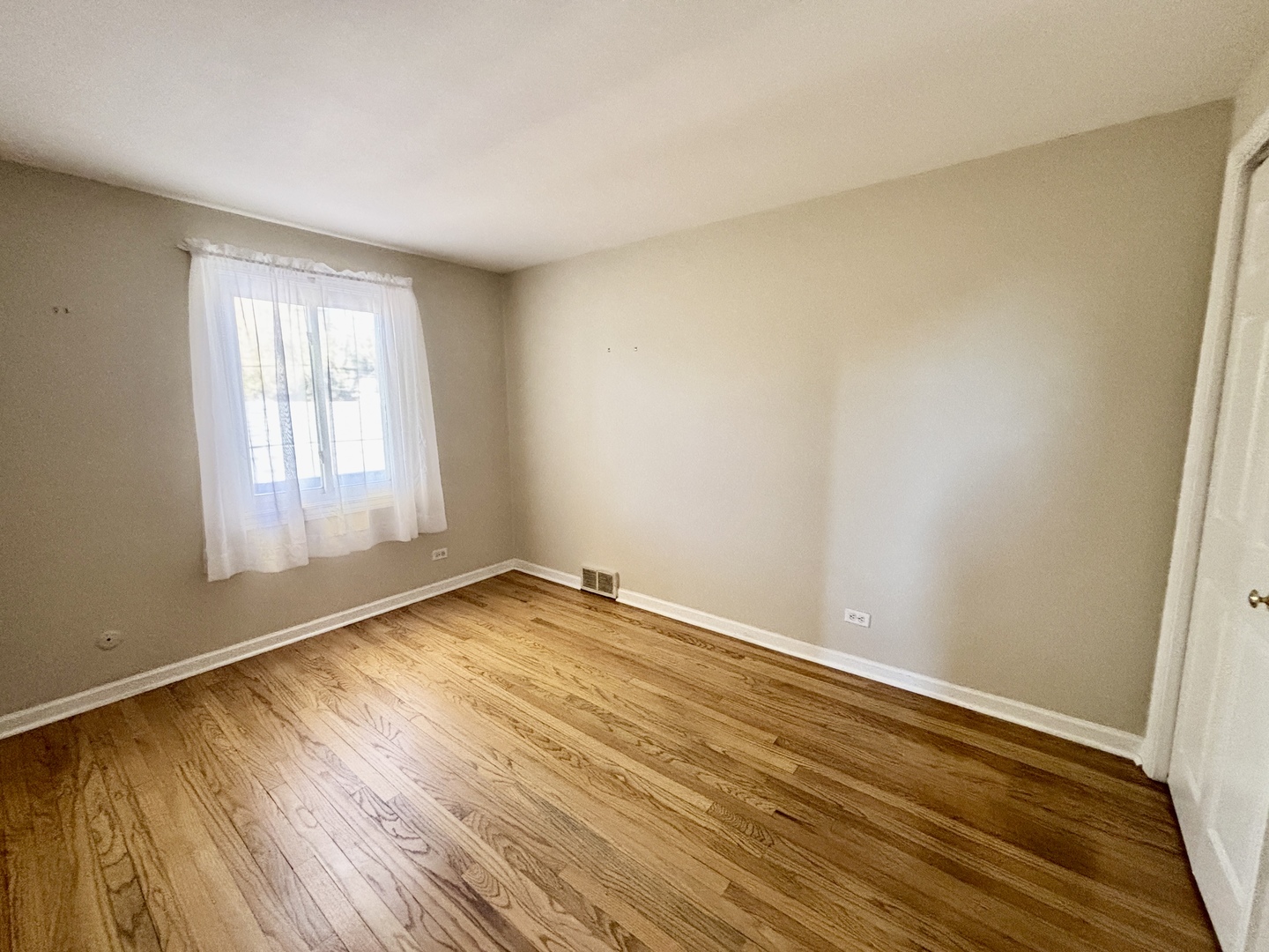758 Maple Avenue Lisle, IL 60532 - Photo 19 of 31 an empty room with wooden floor and windows