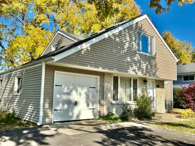 $400,000 | 758 Maple Avenue, Lisle, IL 60532