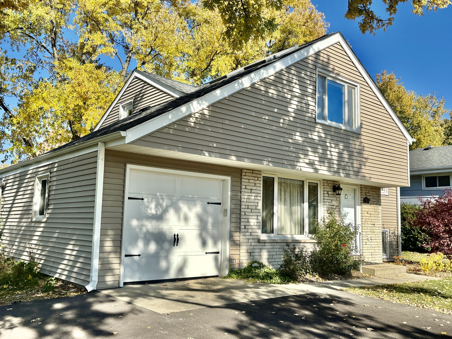 758 Maple Avenue Lisle, IL 60532 - Photo 2 of 31 a front view of a house