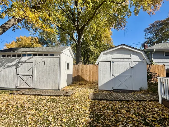 $400,000 | 758 Maple Avenue, Lisle, IL 60532