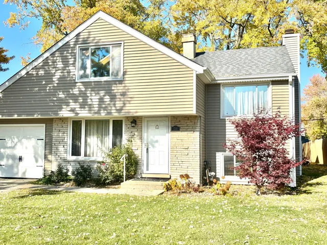 $400,000 | 758 Maple Avenue, Lisle, IL 60532