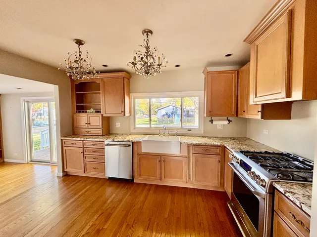 $400,000 | 758 Maple Avenue, Lisle, IL 60532