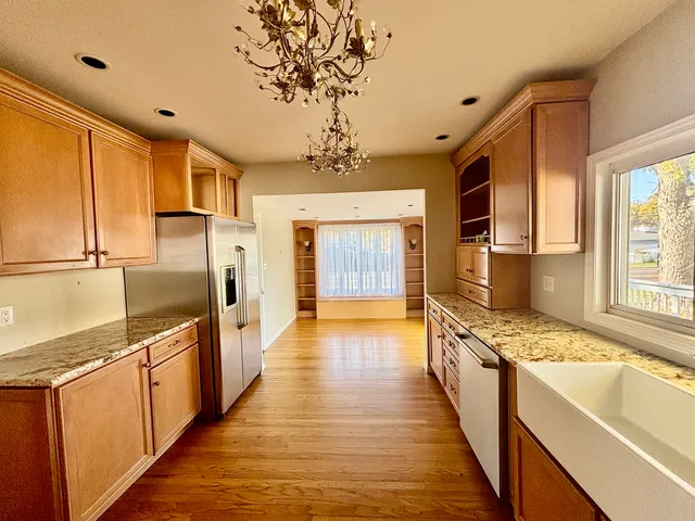 $400,000 | 758 Maple Avenue, Lisle, IL 60532